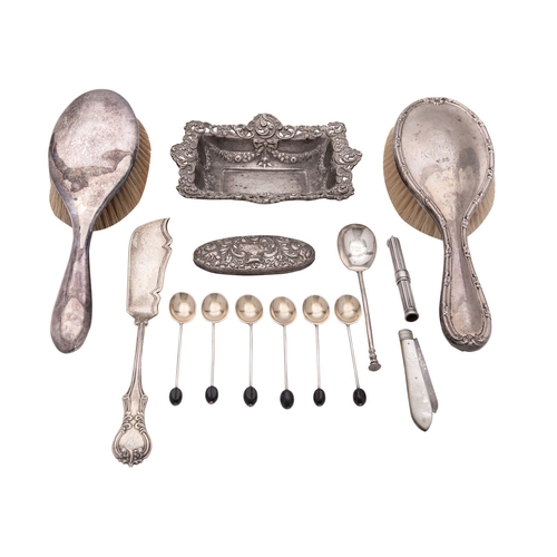18 - A collection of small silverwares, to include a Sampson Mordan & Co pencil, silver and mother of pea... 