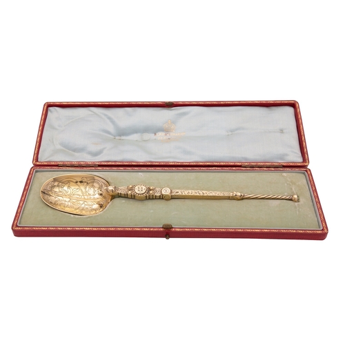 261 - A cased Edward VII silver gilt anointing spoon by Elkington & Co Ltd, Birmingham 1902, in a red leat... 