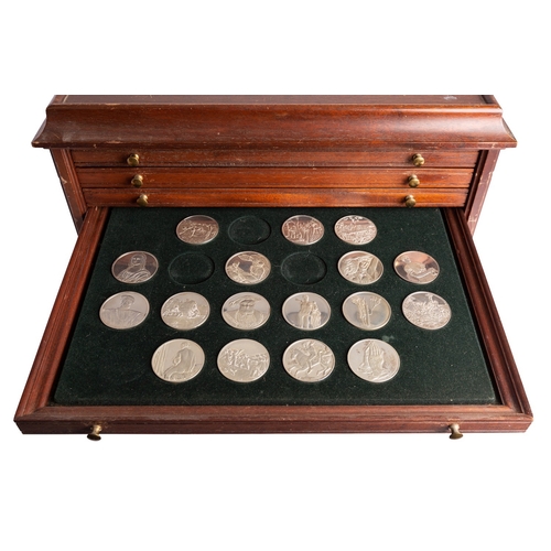 297 - The 100 Greatest Masterpieces, a silver medallion set by John Pinches, London 1974-78, each 50mm dia... 