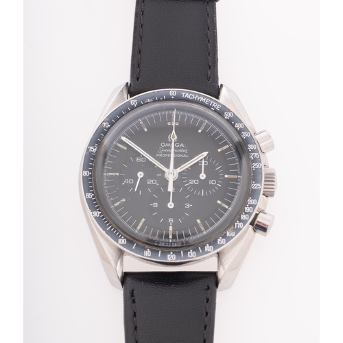 458 - Omega Speedmaster a gentleman's stainless steel chronograph wrist watch the black dial with three su... 