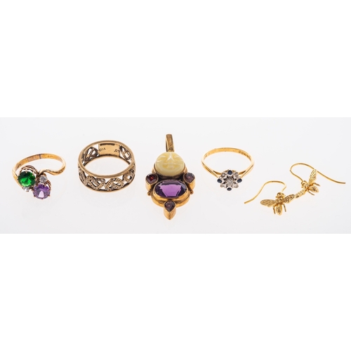 512 - A group of jewellery to include;- an 18ct gold ring set with small diamonds and sapphires, a gold ri... 