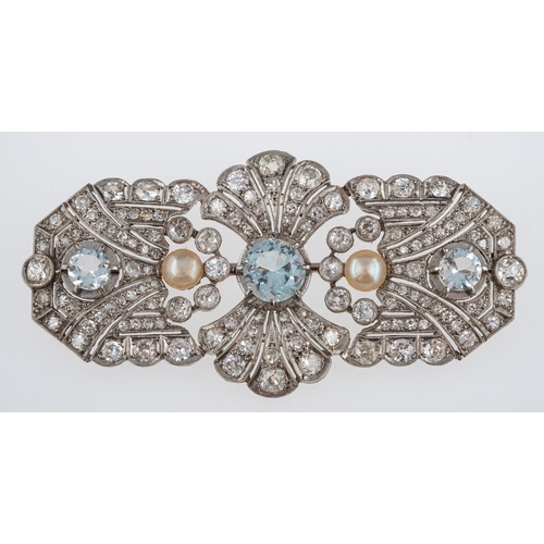 561 - An Art Deco period brooch set with, aquamarine ,pearls, diamonds in unmarked platinum setting, lengt... 