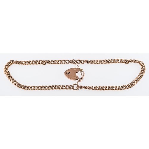 829 - A double twist link chain bracelet with heart form clasp, 9ct gold.