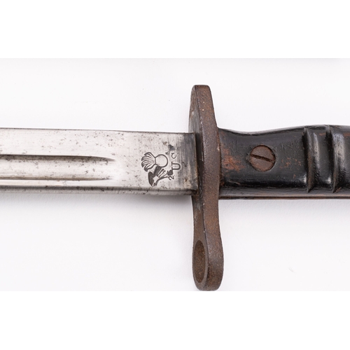 202 - American WWI Pattern 1913 bayonet, stamped on the obverse of the ricasso Remington 1917 and on the r... 