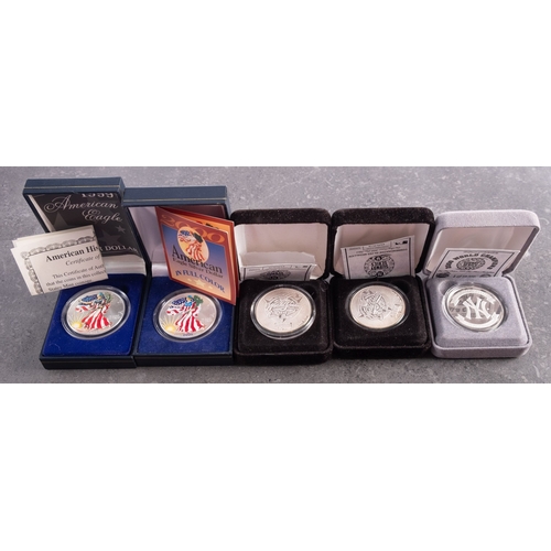 845 - World Series (USA) Three fine silver medallions , from the 2000 World Series, together with two enam... 