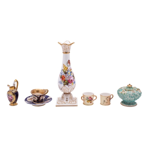 184 - A mixed group of English porcelain, comprising a miniature Chamberlain ewer with flower decoration [... 