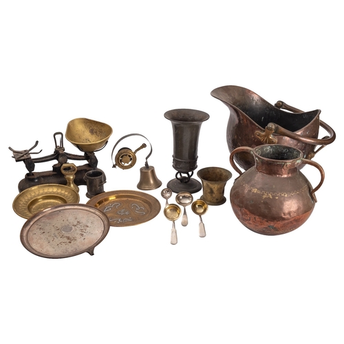 262 - A large quantity of domestic metalware, 19th and 20th century, predominantly copper and brass; inclu... 