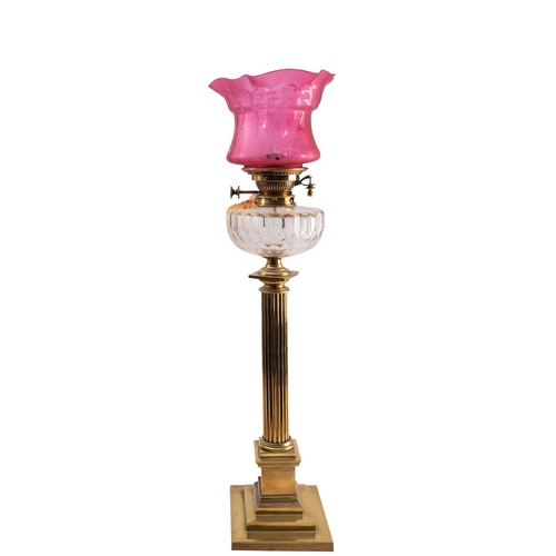 458 - A late Victorian or Edwardian brass and glass mounted columnar table oil lamp, circa 1900; with crim... 