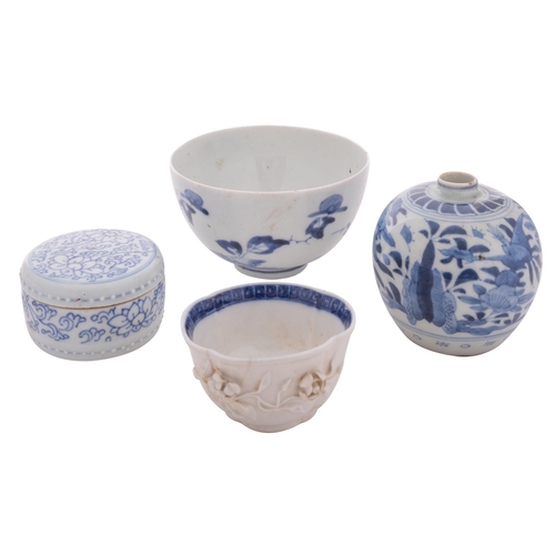 46 - A small mixed lot of Chinese blue and white porcelain comprising a circular bowl painted with flower... 