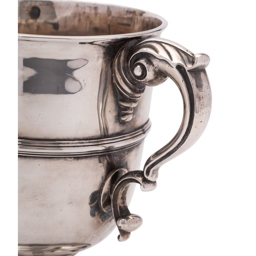 276 - An early 19th century Irish silver two handle cup, makers mark double struck and worn, date letter w... 