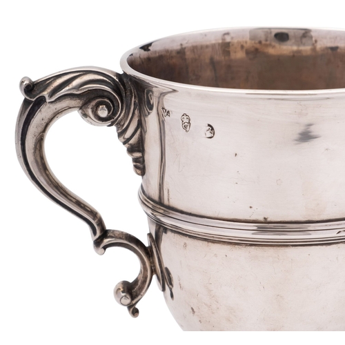 276 - An early 19th century Irish silver two handle cup, makers mark double struck and worn, date letter w... 