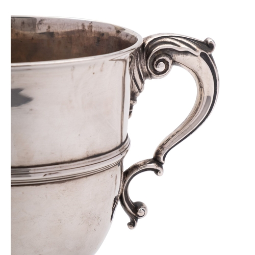 276 - An early 19th century Irish silver two handle cup, makers mark double struck and worn, date letter w... 