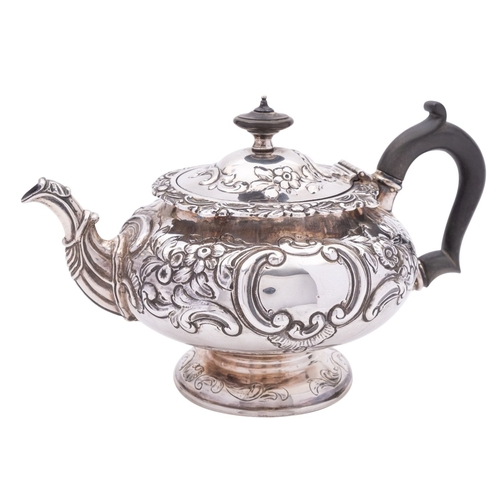 312 - An Edward VII silver teapot by Pairpoint Brothers (John & Frank Pairpoint), of compressed circular f... 