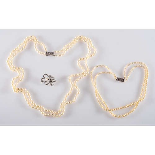 485 - Two double-row pearl necklaces & a brooch, including a cultured pearl necklace, pearls approx. 5.9mm... 