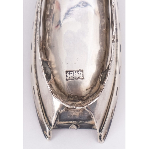 28 - A Chinese silver  model of a rowing boat, 18.2g, 7.3cm long.