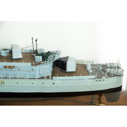 422 - A fine and detailed exhibition style  scale model of the Royal Navy 'O' Class destroyer HMS 'Onslow'... 