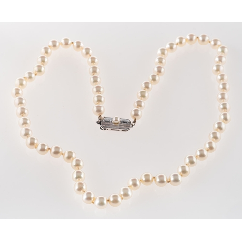 383 - Mikimoto. A pearl necklace, a string of white cultured pearls, approx. 6.5mm to 7mm, to a silver pea... 