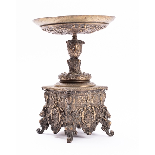 251 - A Continental bronze tazza in Neoclassical taste, late 19th century; the tondo relief cast with a fi... 