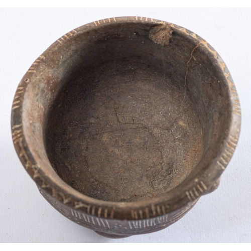 278 - A Pre-Columbian, Costa Rica earthenware vessel, with low bun feet and incised decoration, 5 x 8cm; a... 