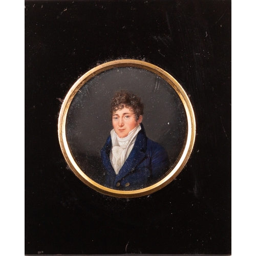 591 - French School, early 19th Century - Pair of head and shoulders portrait miniatures -  Man in a blue ... 