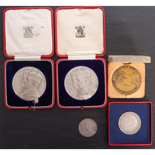 712 - 1910-35 Matt Silver Jubilee medals, with 1935 crown, 1937 Coronation medal and Edward VIII Coronatio... 