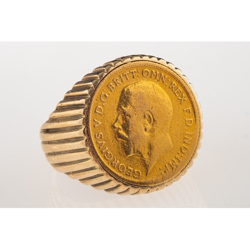 1056 - A George V 1915 half sovereign ring, in a 9ct gold mount, UK hallmark, size R1/2, 13.8grams.