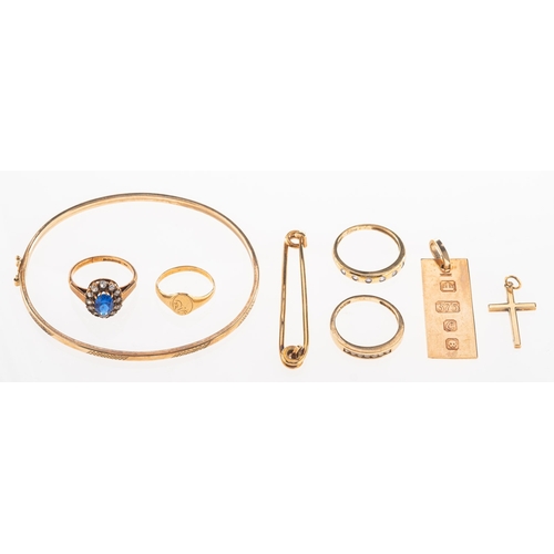 1116 - A mixed group of jewellery, including a 9ct gold bangle, UK import mark, inside diameter approx. 6.0... 