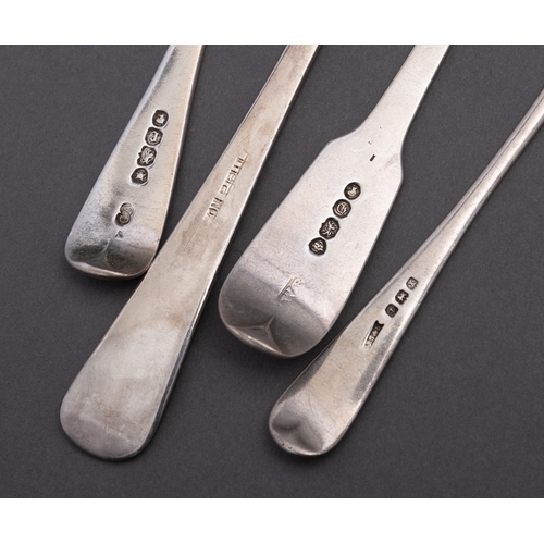 132 - A mixed group of silver tea spoons mostly Old English pattern, various dates and makers, 198gms. (6.... 