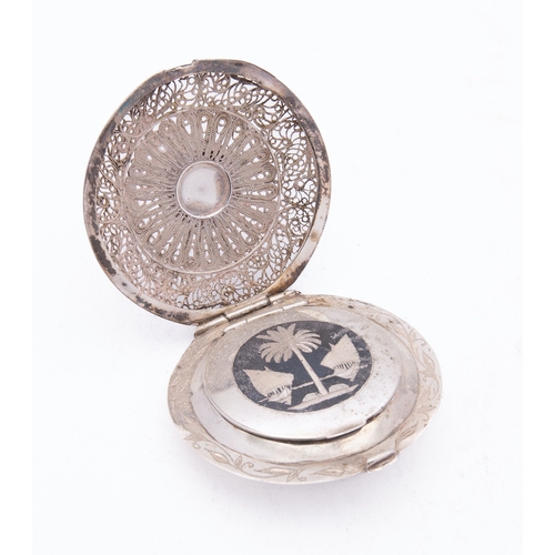 323 - A mid 20th century Iraqi silver compact with filigree cover, un-marked, niello decoration of dhows, ... 