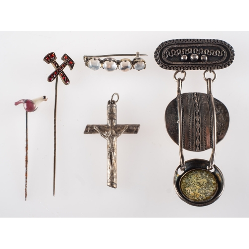 422 - A mixed group of jewellery, including an unusual handmade brooch made up of three sections, indistin... 