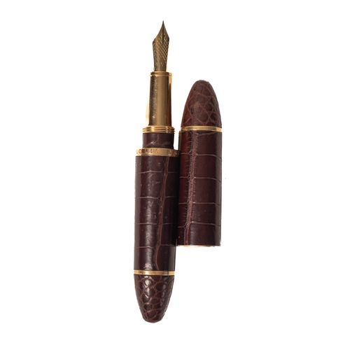 531 - Louis Vuitton. An exotic brown leather Louis Vuitton fountain pen, with gilt clip, '750' 'LV' stampe... 