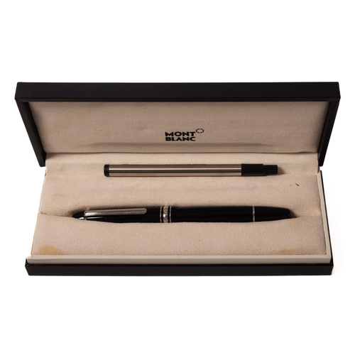 532 - Mont Blanc. A cased Mont Blanc Meisterstuck rollerball pen, with screw on cap, serial no. EL114809 s... 