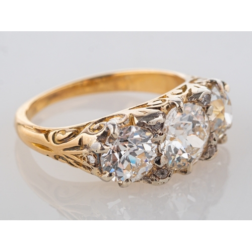 617 - An antique diamond three stone ring, claw set with three old European-cut diamonds, diamonds approx.... 