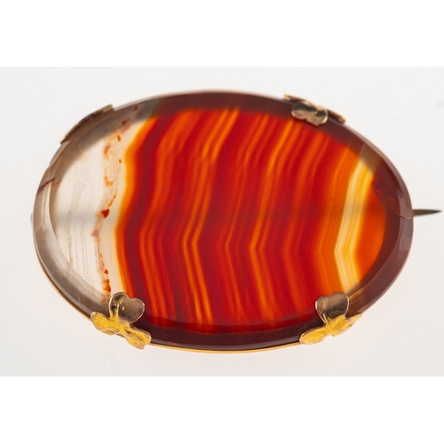 760 - An agate brooch, claw set with an oval slice of agate, marked 9ct to verso, metal pin, measuring app... 