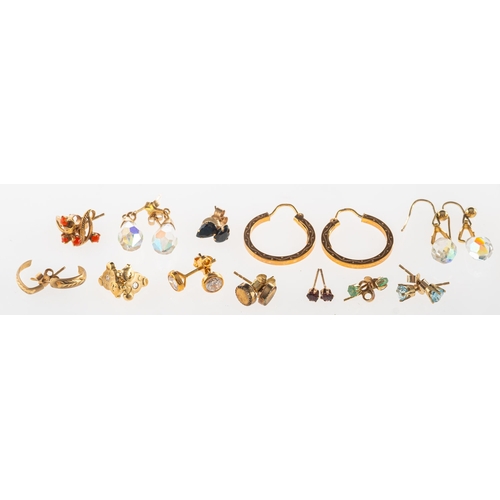 777 - A mixed group of earrings, including stud earrings of various designs, some stone set, hoop earrings... 