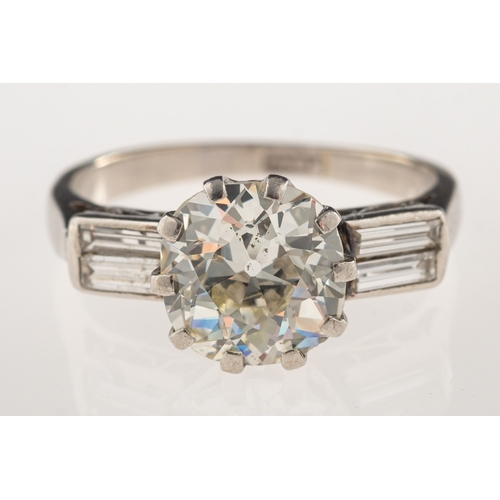 877 - An Art Deco diamond ring, claw set to the centre with an old European-cut diamond, diamond approx. 2... 