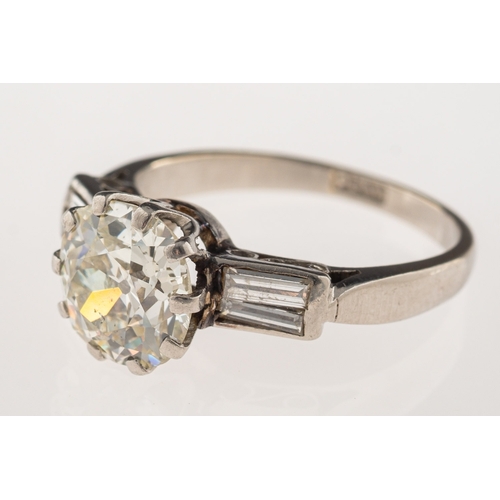 877 - An Art Deco diamond ring, claw set to the centre with an old European-cut diamond, diamond approx. 2... 