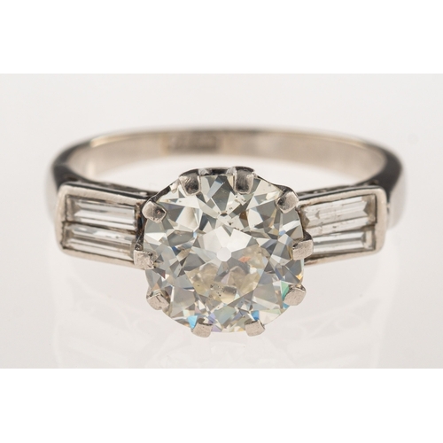 877 - An Art Deco diamond ring, claw set to the centre with an old European-cut diamond, diamond approx. 2... 