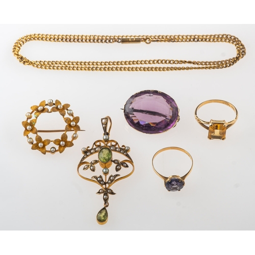 934 - A mixed group of jewellery, including a floral openwork brooch set with seed pearls, marked 15ct to ... 