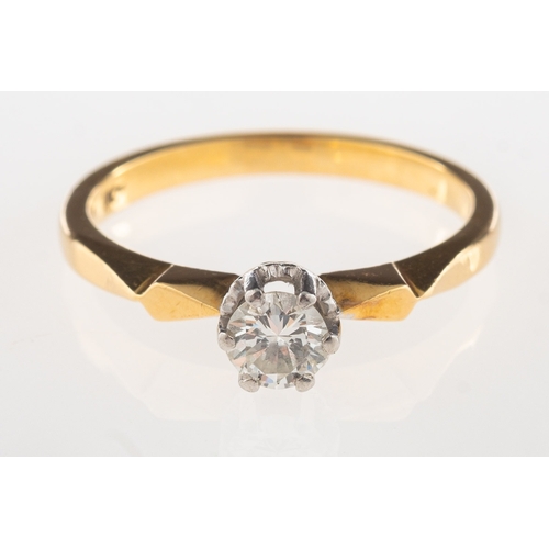 946 - A single stone diamond ring, claw set with a brilliant-cut diamond, diamond approx. 0.28 carat, mark... 