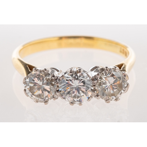 955 - A diamond trilogy ring, claw set with three brilliant-cut diamonds, diamonds approx. 1.00 carat in t... 