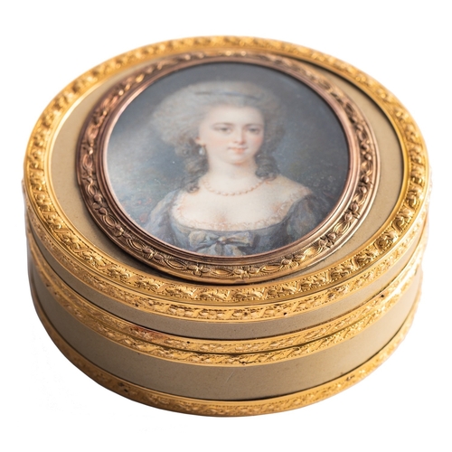 316 - A Louis XVI lacquered and 18ct vari-gold mounted snuff box, discharge marks rubbed, but probably Hen... 