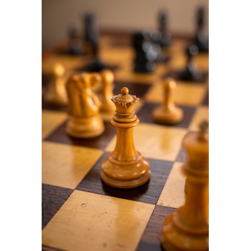 345 - A Staunton pattern boxwood and ebony chess set, possibly by Jaques & Son Ltd, London, early 20th cen... 