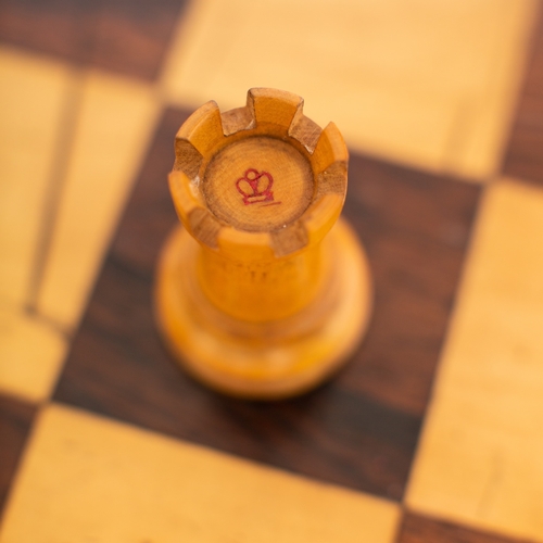 345 - A Staunton pattern boxwood and ebony chess set, possibly by Jaques & Son Ltd, London, early 20th cen... 