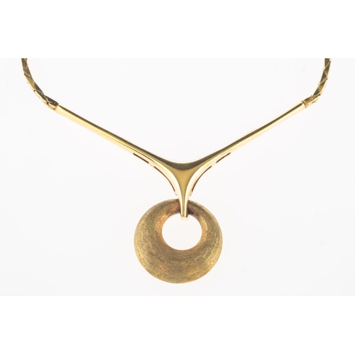 395 - A modernist designed necklace, with box-link chain leading to a polished 'V' shaped centrepiece, wit... 