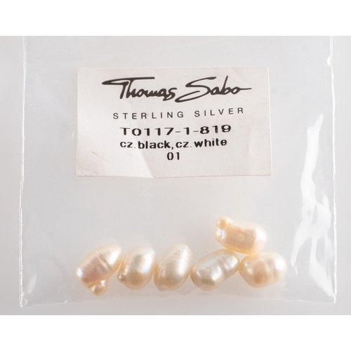 562 - A mixed group of pearl jewellery, including a bracelet of a double row of freshwater pearls with a w... 