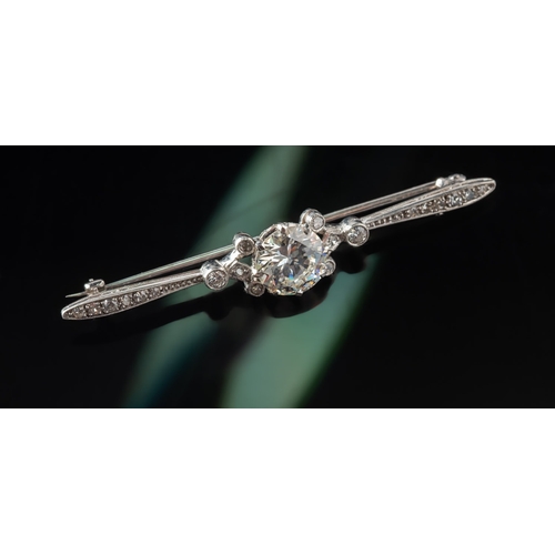 599 - A fine early 20th century diamond bar brooch, claw set to the centre with a transitional-cut diamond... 