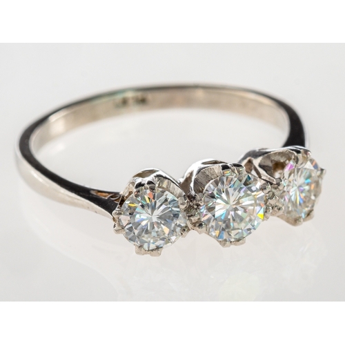 642 - A three stone diamond ring, claw set with three brilliant-cut diamonds, diamonds approx. 1.30 carats... 