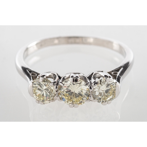 699 - A three stone diamond ring, claw set with three brilliant-cut diamonds, diamonds approx. 1.11 carats... 