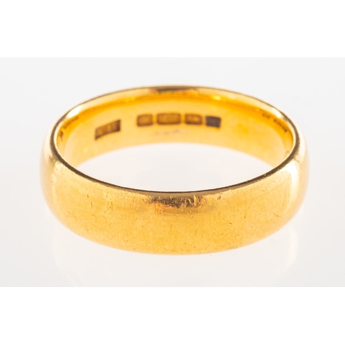 734 - A 22ct gold wedding band, engraved inside 'August 2nd 1926', UK hallmark, size N to N1/2, 8.0grams.